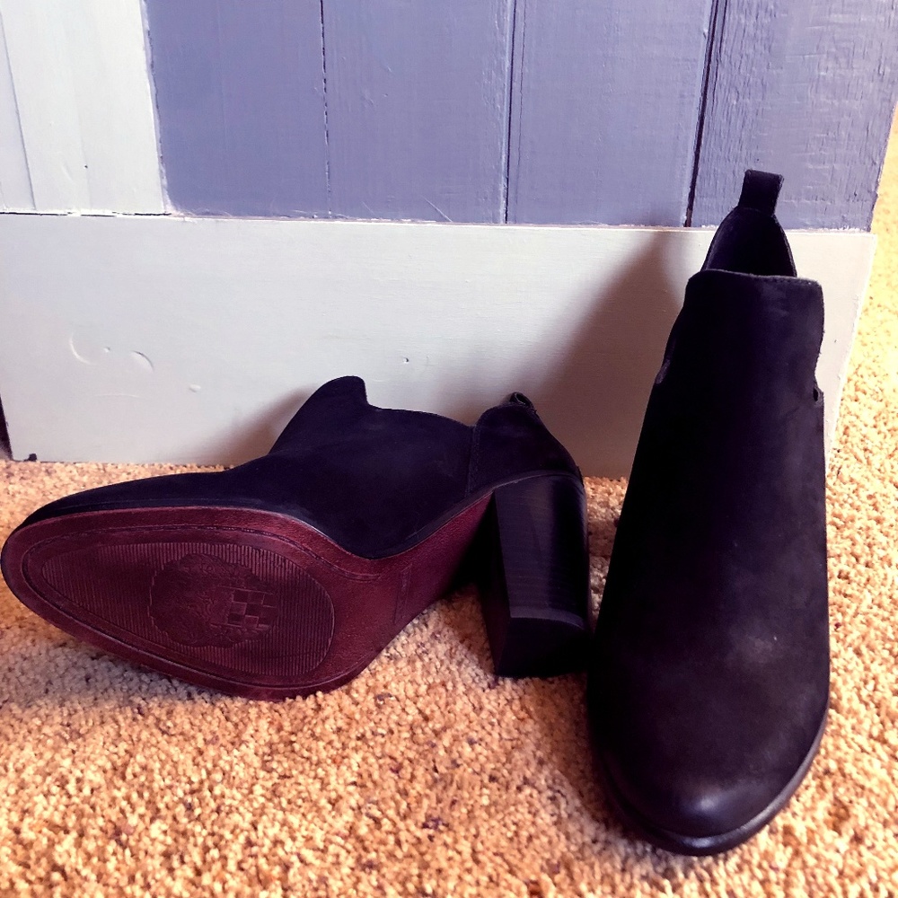 Vince Camuto Suede Bootie - size 8